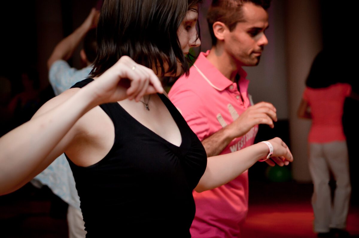 West Coast Swing dansé par un couple